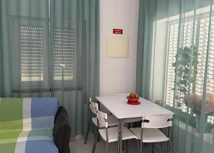 Near The Ocean Rua 5 De Outubro *