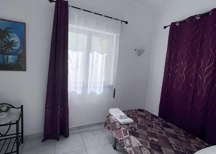 Near The Ocean Rua 5 De Outubro